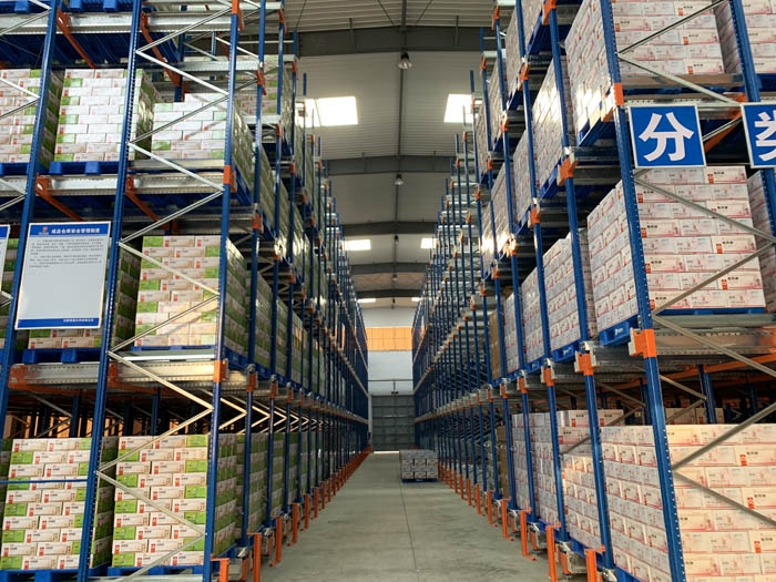 四向穿梭車貨架的工作原理、技術(shù)特點(diǎn)、應(yīng)用場景和優(yōu)勢